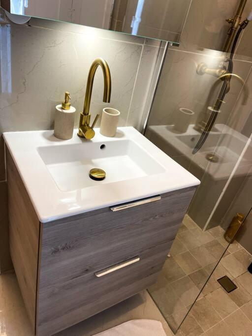 Appartement Romantique Jacuzzi, Au Chateau A 30 Min De Paris à Limay Extérieur photo