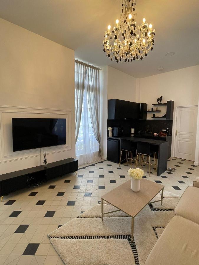 Appartement Romantique Jacuzzi, Au Chateau A 30 Min De Paris à Limay Extérieur photo